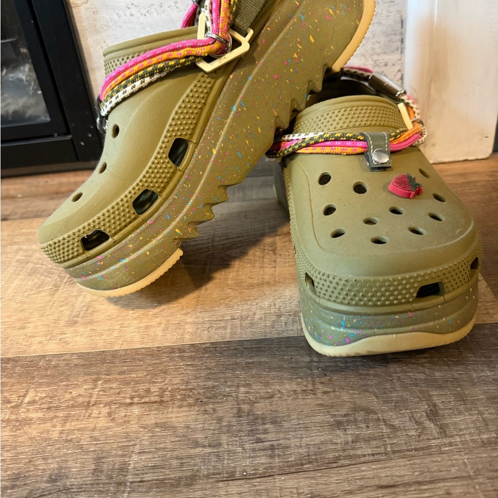 CROCS Olive Green Platform Sandals with Pink Accent